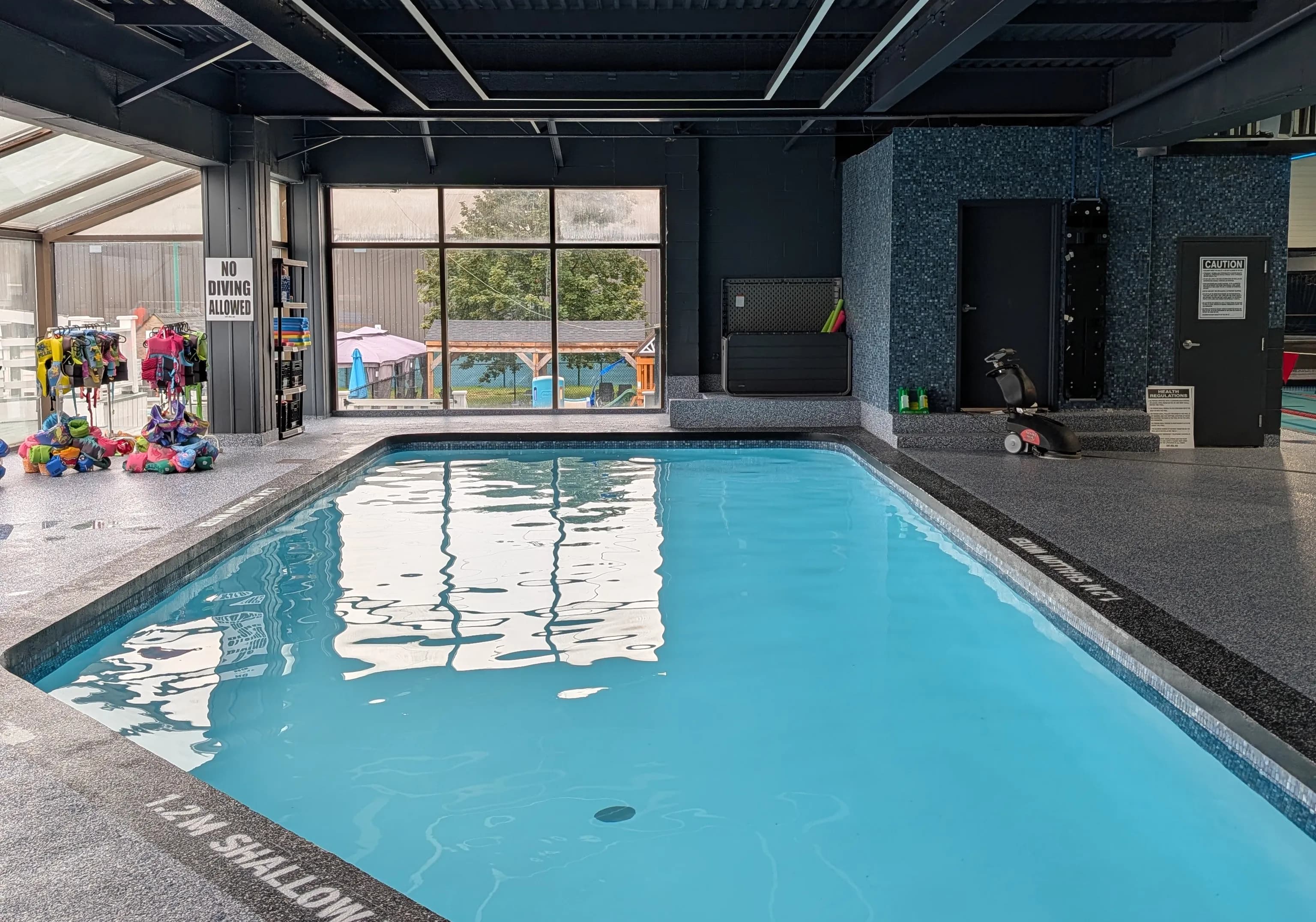 Photo of the adaptive pool in the Splash Aquatics Burlington location